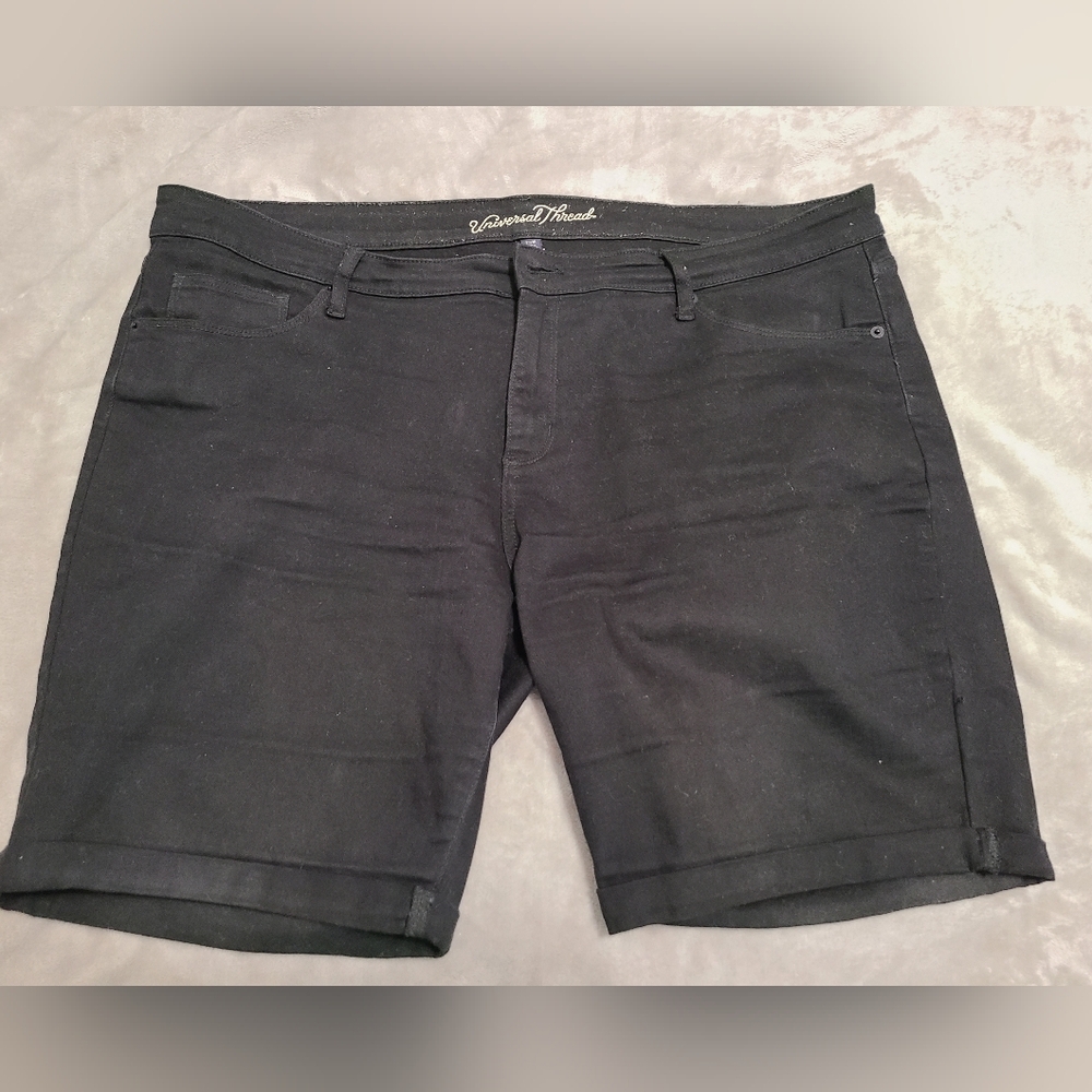 Universal Thread black Jean shorts, Sz 22WR